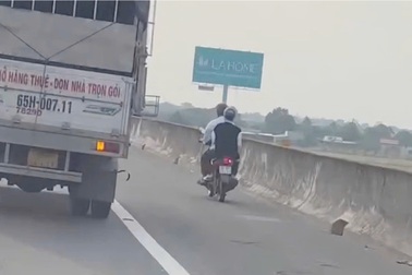 Tài xế xe máy lạc vào cao tốc TPHCM - Trung Lương do dùng Google Maps