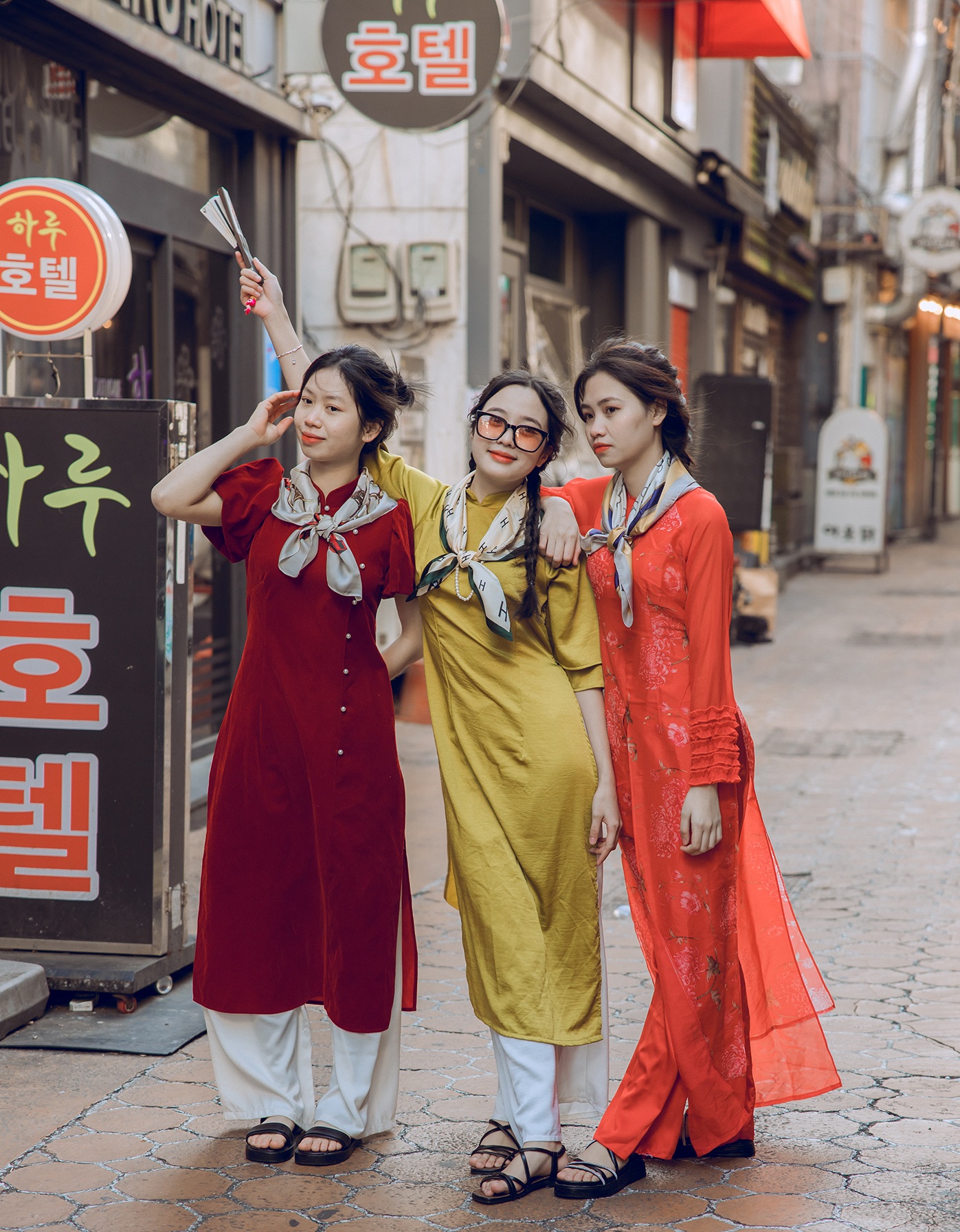 និស្សិតស្រីវៀតណាមស្លៀក Ao Dai ទៅថតរូបក្នុងអាកាសធាតុដក៥អង្សាសេនៅកូរ៉េ - ៥ Nữ sinh Việt diện áo dài chụp ảnh giữa tiết trời âm 5 độ C ở Hàn Quốc - 5