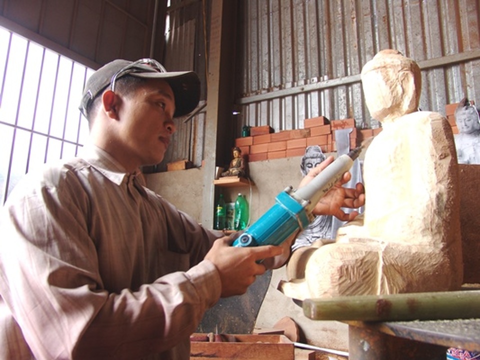 Người thầy dạy học trò khuyết tật thành nghệ nhân điêu khắc - 5 Người thầy dạy học trò khuyết tật thành nghệ nhân điêu khắc - 5