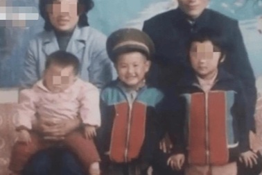 Tìm được "cha ruột", chàng trai cay đắng biết mình bị lừa suốt 16 năm