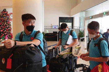 Đội tuyển Việt Nam phải ăn trong… phòng ngủ tại Singapore