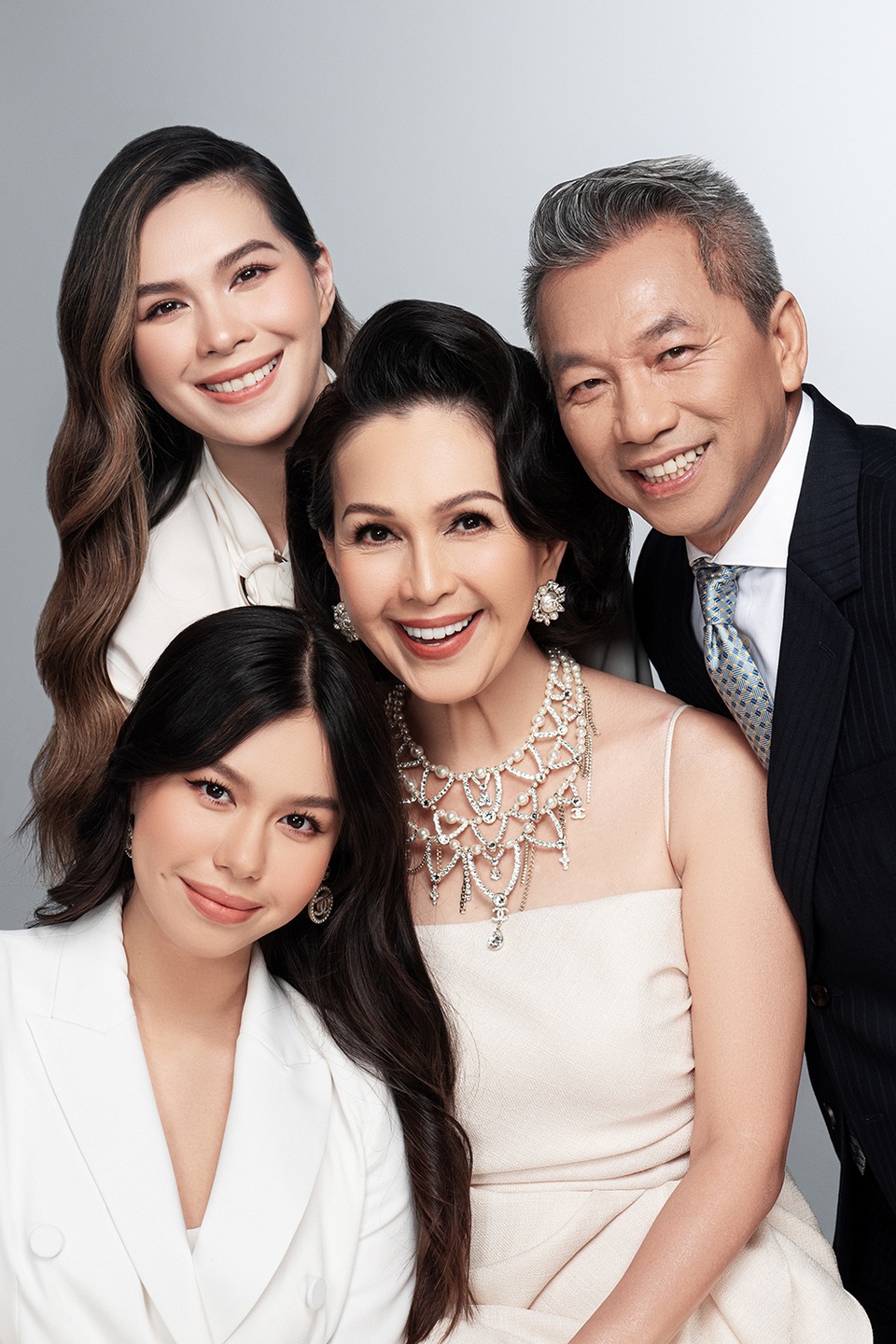 Ảnh đẹp về gia đình “nữ hoàng ảnh lịch” Diễm My - 11