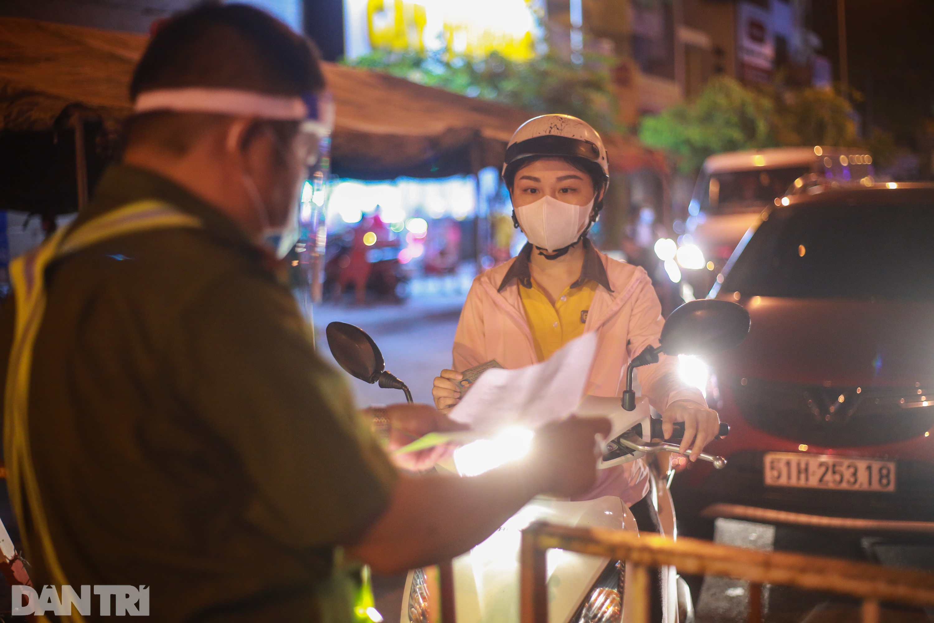 Ra vào quận Gò Vấp phải trình CMND, có chủ nhà bảo lãnh - 13 Ra vào quận Gò Vấp phải trình CMND, có chủ nhà bảo lãnh - 13