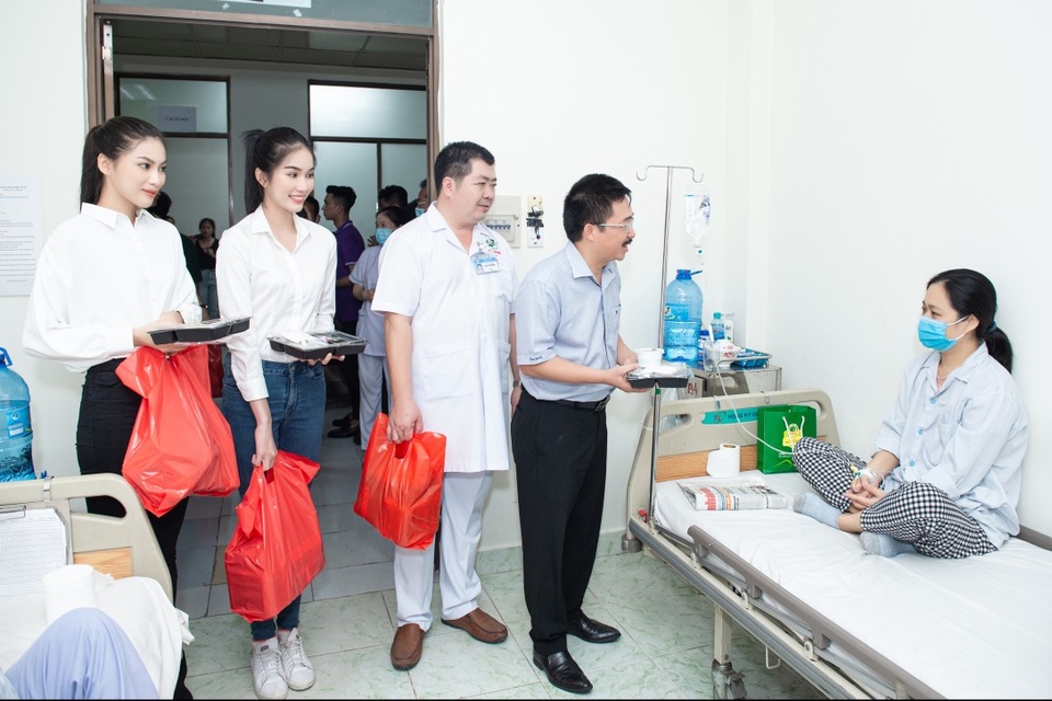 Hành trình thiện nguyện của Top 3 HHVN - 1 Hành trình thiện nguyện của Top 3 HHVN - 1
