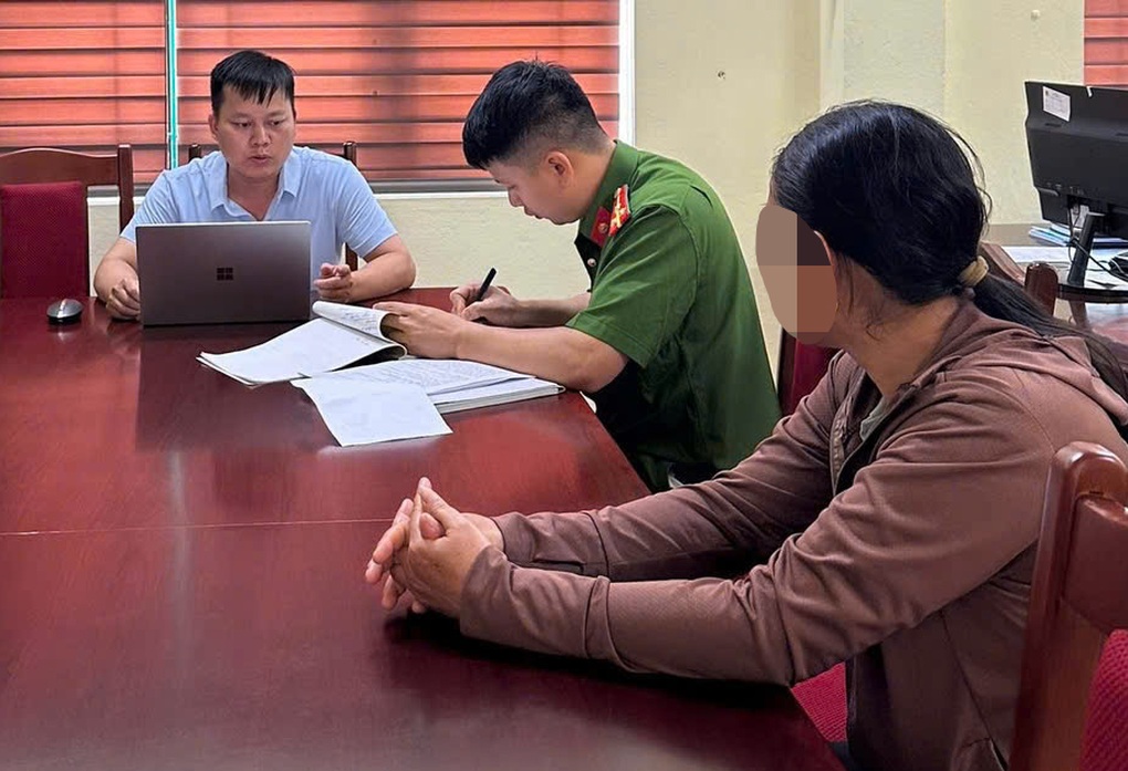 Xử phạt một phụ nữ livestream xúc phạm người thi hành công vụ - 1