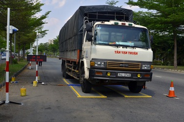 Đưa xe cân hiện đại vào xử lý xe quá tải