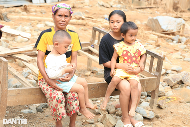 Lũ quét kinh hoàng ở Nghệ An: Hơn 200 người lang thang ở nhờ