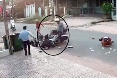 Đánh nữ sinh dã man sau cú tông xe, gã thanh niên nhận "kết đắng" mức nào?