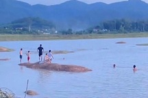 Hai nam sinh đuối nước tử vong ở đập nước thủy lợi