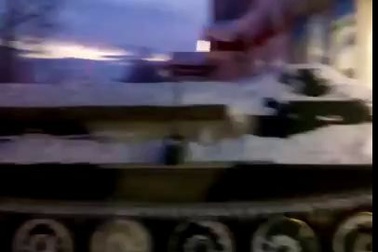 Người đàn ông say rượu ăn trộm xe thiết giáp ở Nga, gây tai nạn liên hoàn