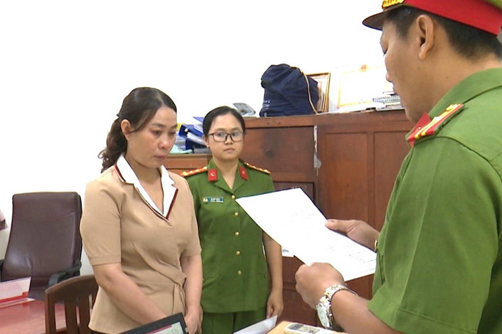Nữ chủ hụi lừa đảo chiếm đoạt gần 4 tỷ đồng - 1 Nữ chủ hụi lừa đảo chiếm đoạt gần 4 tỷ đồng - 1