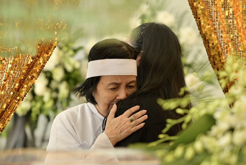 Linh cữu diễn viên Chánh Tín sẽ di chuyển ngang nhà cũ trước khi hoả táng - 11 Linh cữu diễn viên Chánh Tín sẽ di chuyển ngang nhà cũ trước khi hoả táng - 11