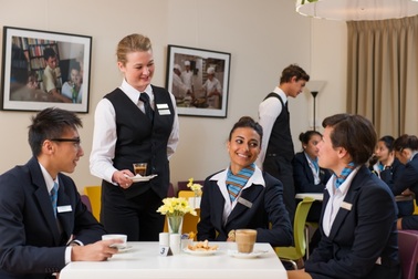 4 điều ngành bán lẻ xa xỉ đang học hỏi từ ngành Quản trị khách sạn, du lịch và sự kiện