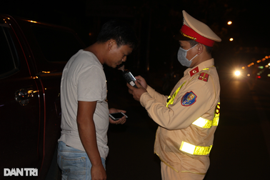 Giám đốc sở lái ô tô trong lúc say xỉn bị hạ bậc thi đua