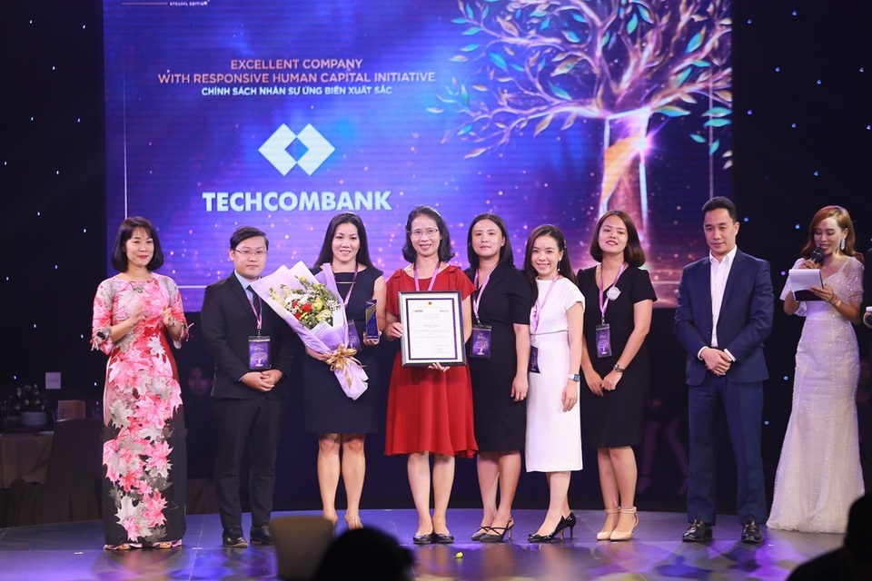 Vietnam HR Awards 2020: Techcombank - ngân hàng duy nhất được vinh danh hạng mục ứng biến xuất sắc - 1 Vietnam HR Awards 2020: Techcombank - ngân hàng duy nhất được vinh danh hạng mục ứng biến xuất sắc - 1