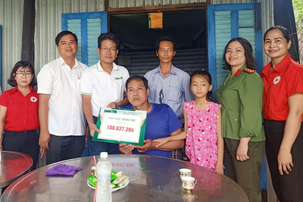 Tri ân báo Dân trí đồng hành hỗ trợ người khó khăn trong cuộc sống - 1 Tri ân báo Dân trí đồng hành hỗ trợ người khó khăn trong cuộc sống - 1