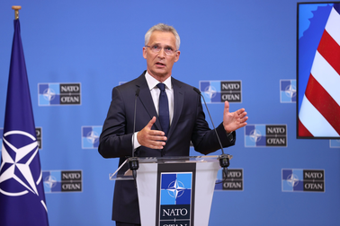 Tổng thư ký NATO nêu "con đường tới hòa bình" ở Ukraine