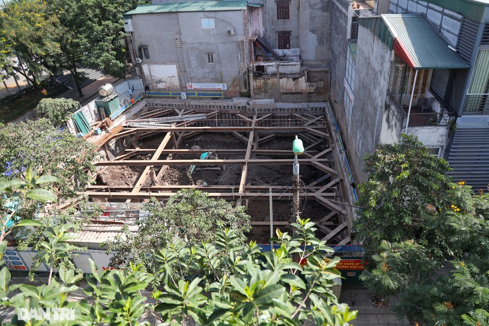 Người dân sẵn sàng di dời khỏi hiện trường phát hiện quả bom 340 kg - 1 Người dân sẵn sàng di dời khỏi hiện trường phát hiện quả bom 340 kg - 1