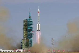 Trung Quốc phóng “tàu cứu hộ” cho phi hành gia trên trạm Thiên Cung