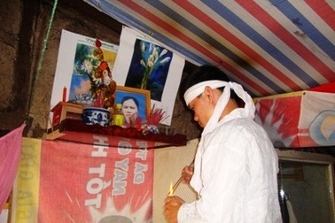 Cuộc sống khó khăn của 5 anh em mồ côi 