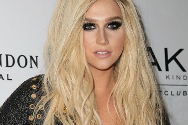 Kesha bị nhà sản xuất Dr.Luke cấm trình diễn tại lễ trao giải