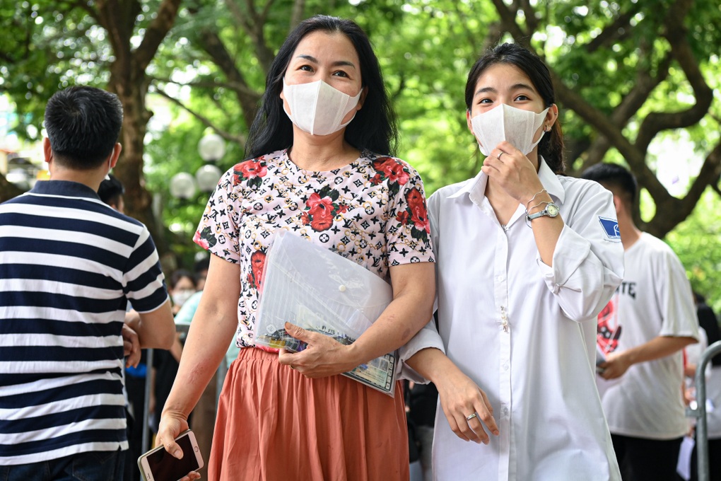 Phụ huynh nội thành Hà Nội có thể sẽ phải đóng gần gấp đôi học phí cho con - 1 Phụ huynh nội thành Hà Nội có thể sẽ phải đóng gần gấp đôi học phí cho con - 1