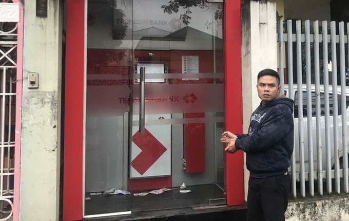 Hà Nội: Bắt giữ nam thanh niên lừa bán khẩu trang trên facebook chiếm đoạt 350 triệu đồng - Ảnh 2. Hà Nội: Bắt giữ nam thanh niên lừa bán khẩu trang trên facebook chiếm đoạt 350 triệu đồng - Ảnh 2.