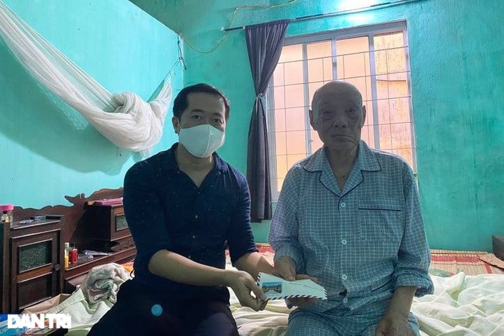 Trao tặng 50 triệu đồng gia đình có công ở miền Trung - Tây Nguyên - 10 Trao tặng 50 triệu đồng gia đình có công ở miền Trung - Tây Nguyên - 10