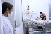 "Mẹ không những đưa con tới thế giới 1 lần, mà còn cứu con thêm lần nữa…"