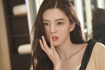 Bi hài chuyện nữ diễn viên vào vai “tiểu tam” bị fan chỉ trích trên mạng