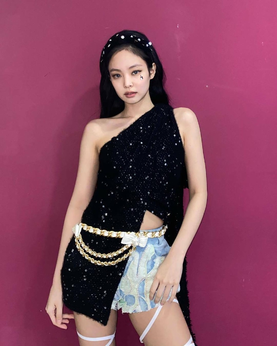 Gợi cảm hoá hình ảnh nữ y tá, Jennie (Blackpink) bị chỉ trích dữ dội - 7 Gợi cảm hoá hình ảnh nữ y tá, Jennie (Blackpink) bị chỉ trích dữ dội - 7