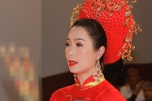 Á hậu Trịnh Kim Chi rưng rưng kể chuyện nghệ sĩ chật vật diễn không cát-xê