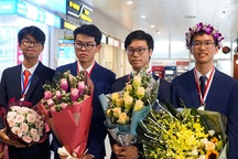 Rộn ràng đón các chàng trai trở về từ Olympic Hóa học quốc tế 2019