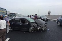 Va chạm trên  cao tốc, 3 xe ô tô nát bấy