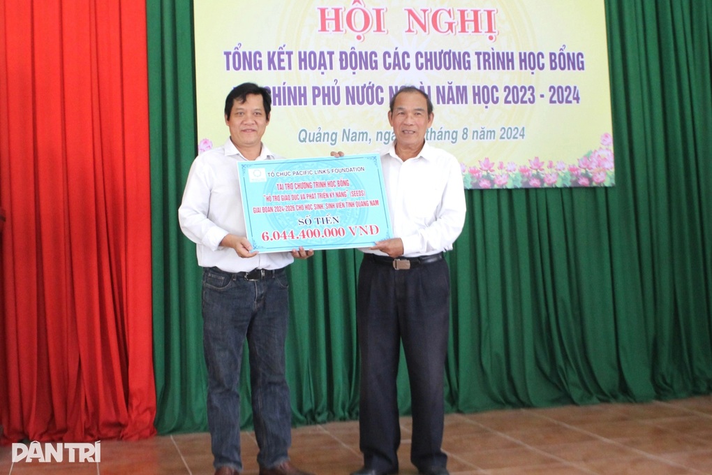 Một sinh viên được Hội Khuyến học hỗ trợ 70 triệu đồng/năm học - 1 Một sinh viên được Hội Khuyến học hỗ trợ 70 triệu đồng/năm học - 1