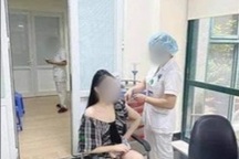 Xôn xao "hoa khôi" khoe không đăng ký vẫn được tiêm vắc xin nhờ "ông ngoại"