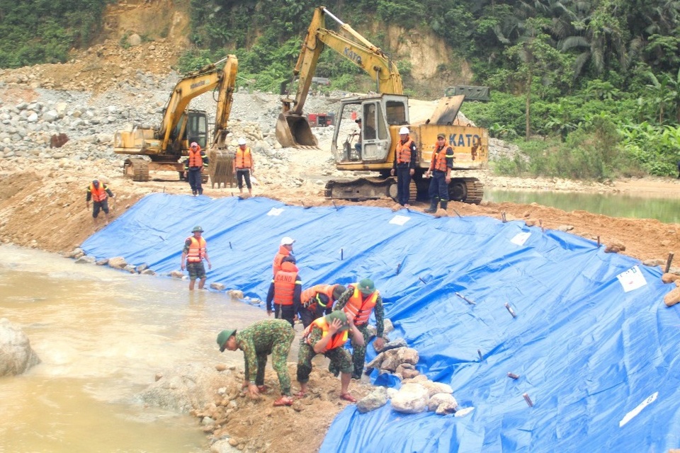 Kết thúc giai đoạn 4 tìm kiếm nạn nhân ở Rào Trăng: Không thấy thêm thi thể - 1 Kết thúc giai đoạn 4 tìm kiếm nạn nhân ở Rào Trăng: Không thấy thêm thi thể - 1