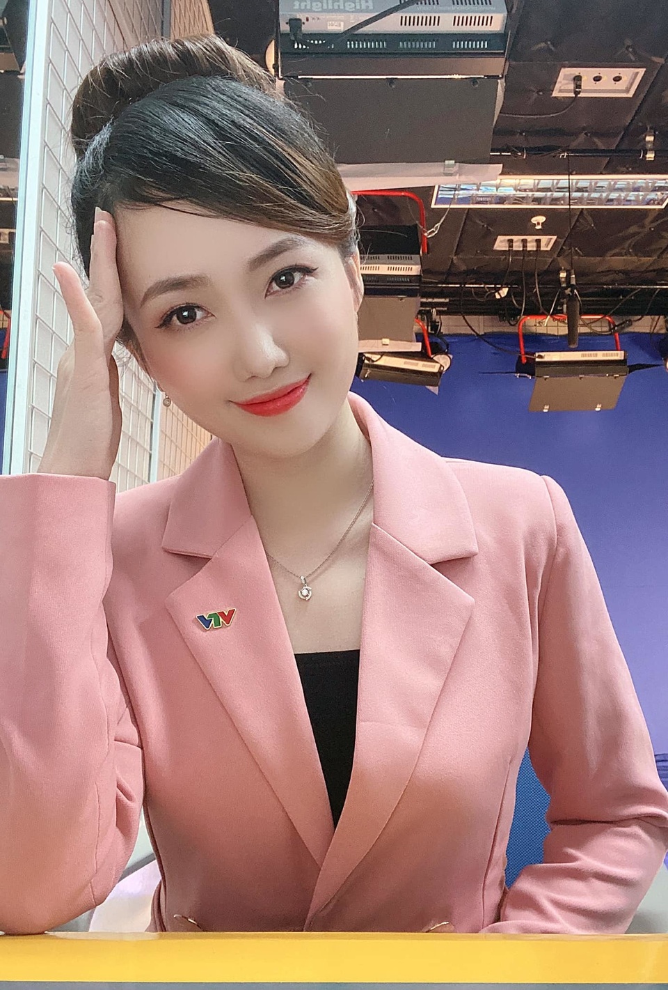 Bốn mỹ nhân dẫn bản tin thời tiết xinh đẹp của VTV - 16 Bốn mỹ nhân dẫn bản tin thời tiết xinh đẹp của VTV - 16