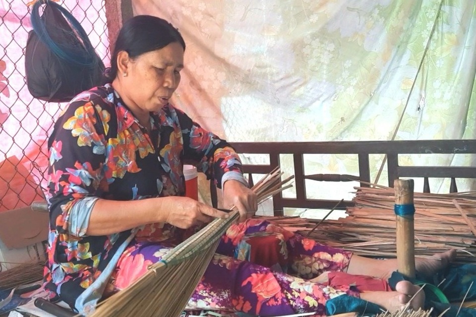 Thăm làng nghề ở miền Tây chuyên làm đẹp trong nhà, ngoài phố… - 4 Thăm làng nghề ở miền Tây chuyên làm đẹp trong nhà, ngoài phố… - 4