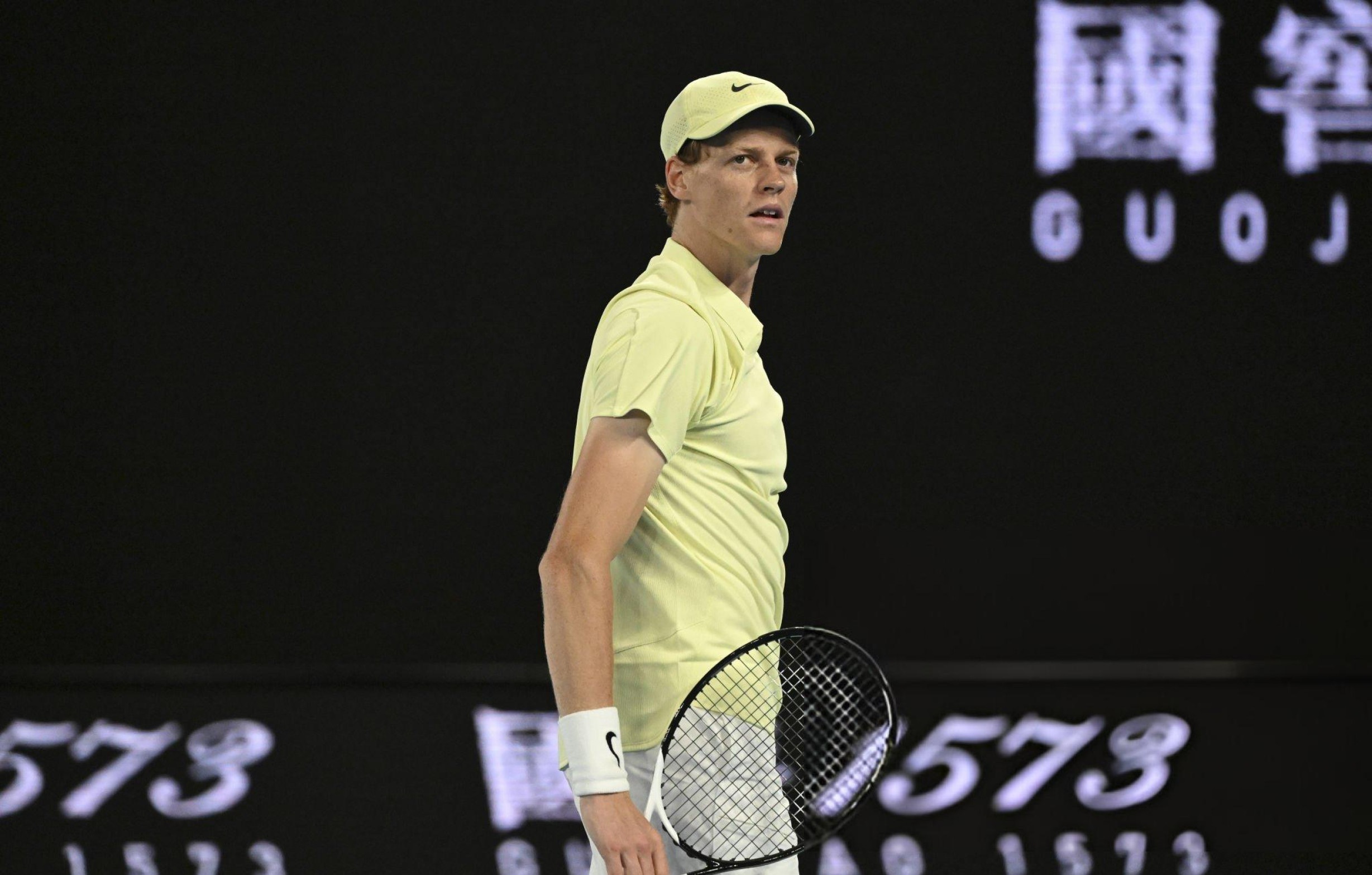 Sinner berjaya kembali menentang pemain Australia - 1 Sinner lội ngược dòng thành công trước tay vợt người Australia - 1