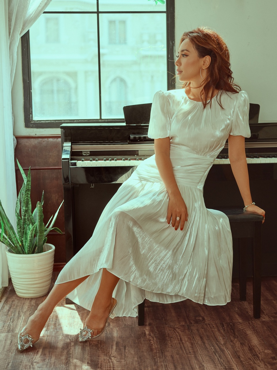 Hậu vụ kiện 9 năm với ông bầu, Miko Lan Trinh than thở: “Đừng dễ tin người” - 9 Hậu vụ kiện 9 năm với ông bầu, Miko Lan Trinh than thở: “Đừng dễ tin người” - 9