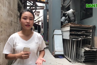 Hàng loạt căn nhà nhà bị sụt lún, nghiêng ngả phải "chống nạng" sắt ở Hà Nội