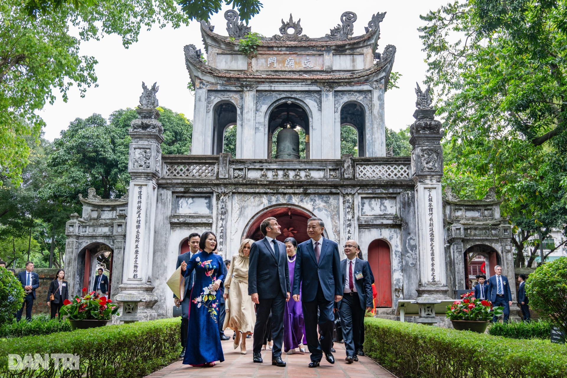 Tổng Bí thư Tô Lâm và Tổng thống Pháp thăm Văn Miếu, xem Nhã nhạc Cung đình Huế - 2 Tổng Bí thư Tô Lâm và Tổng thống Pháp thăm Văn Miếu, xem Nhã nhạc Cung đình Huế - 2