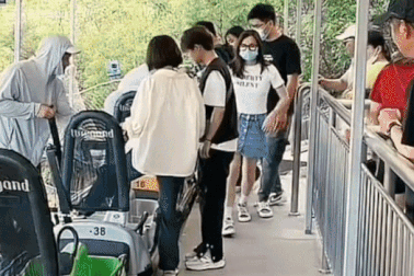 Vợ ở nhà trông con bất ngờ biết chồng ngoại tình nhờ tình huống khó tin