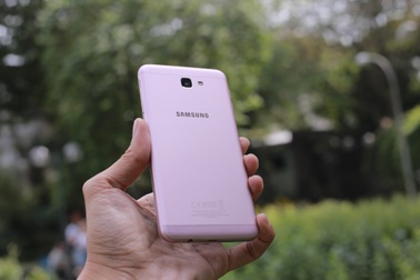 Trên tay và đánh giá nhanh Galaxy J7 Prime Hồng Vàng