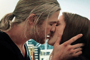 "Biết tôi ăn chay, bạn diễn không ăn thịt trước khi đóng cảnh hôn"