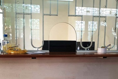 Thu nhỏ ô kính sau vụ “dân chui qua lỗ để làm việc với cán bộ Ban Tiếp dân”