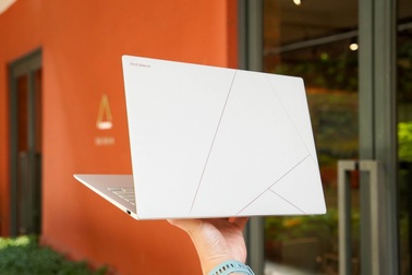 Laptop AI Intel Copilot+ PC đầu tiên tại Việt Nam