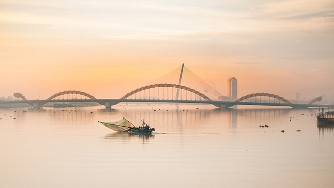 Sững sờ vẻ đẹp Cầu Rồng, Đà Nẵng nằm trong top cây cầu đẹp nhất thế giới - Ảnh 1.