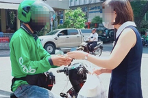 Ngỡ ngàng gặp lại nam sinh học giỏi nhất lớp năm xưa làm... người giao hàng